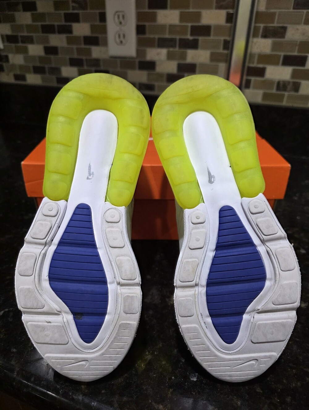 Nike Air Max 270 ♤ Wmns 5.5 / 4Y ♤ HJ9237-100 - Picture 4 of 6